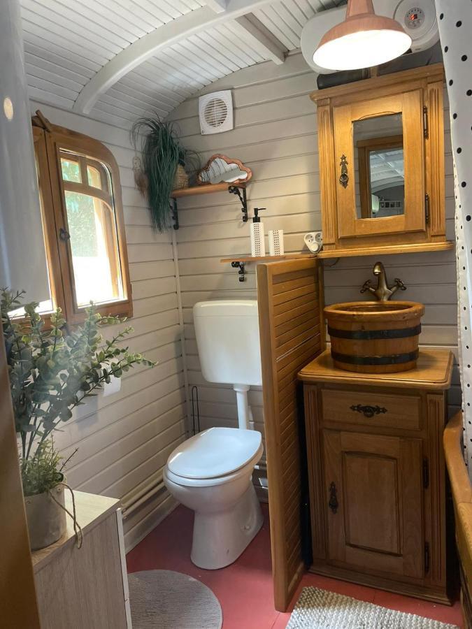 Maison d'hôtes Roulotte en bois Sud France à Le Soler Extérieur photo